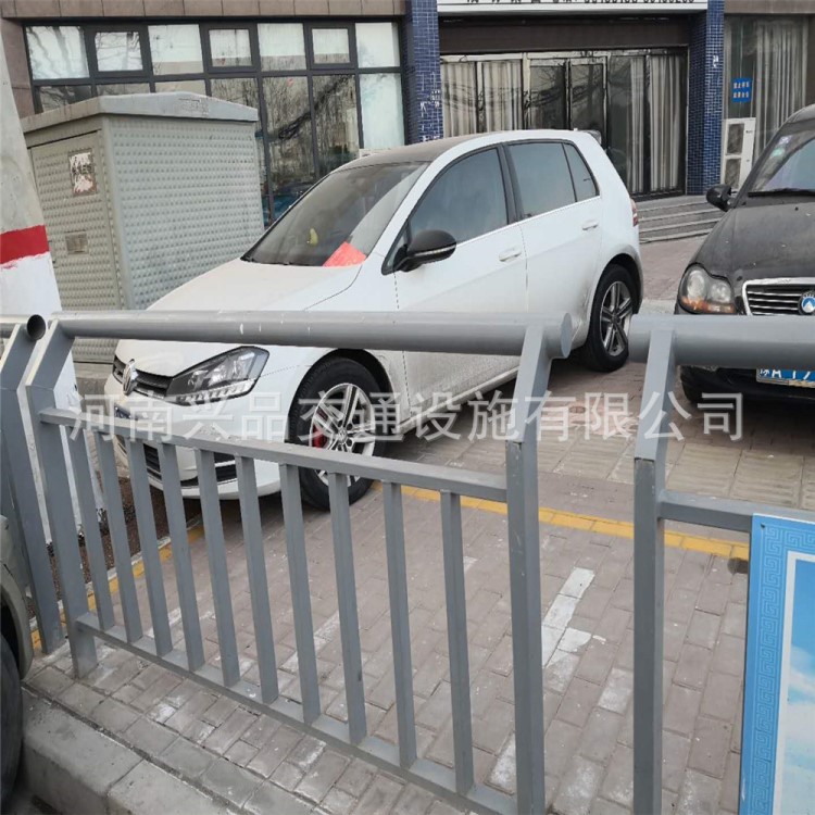 直销城市道路交通护栏 市政隔离护栏 停车场护栏信阳厂家