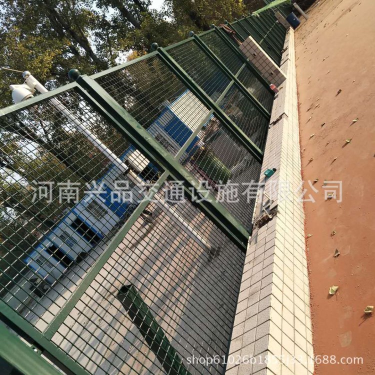 河南南阳厂家直销安装操场体育场围栏网 球场隔离网