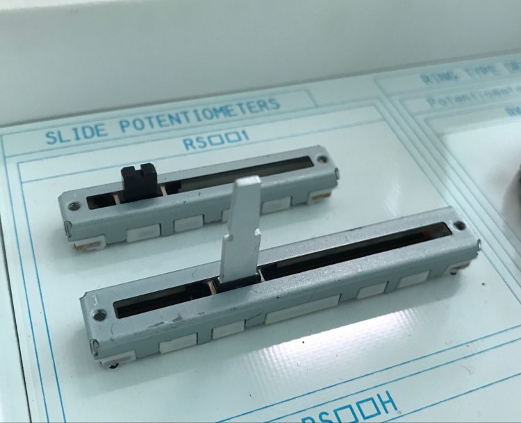 代理: 日本阿尔卑斯ALPS滑动电位器 RS08U11AZ001